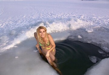 Сумская в бикини искупалась в проруби: опубликованы фото