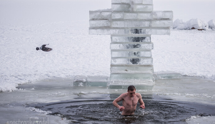 Как в Киеве купались на Крещение: самые яркие фото