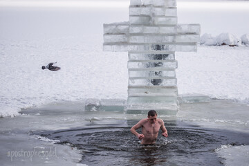 Как в Киеве купались на Крещение: самые яркие фото