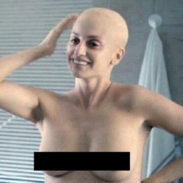 Пенелопа Крус побрилась наголо и обнажила грудь: опубликованы фото