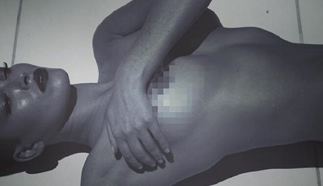 Обнаженная Астафьева позировала на полу в ванной: опубликованы фото