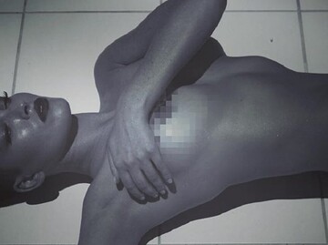 Обнаженная Астафьева позировала на полу в ванной: опубликованы фото