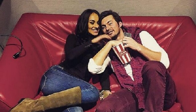 Скандальный футболист засветился в компании девушек в Киеве: опубликованы фото