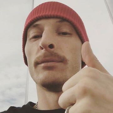 Российский комик взорвал соцсети постом про свои усы: опубликовано фото