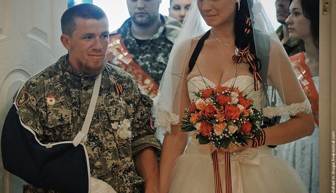 Нардеп посмеялся над супругой боевика Моторолы