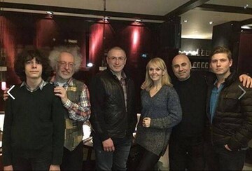 В России разразилась дискуссия о нерукопожатности певицы Валерии