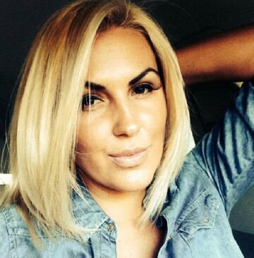 Яна Клочкова в мини-шортах похвасталась стройными ногами