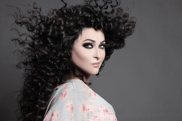 Скандальная российская певица объяснила, почему ее дочь живет в Киеве