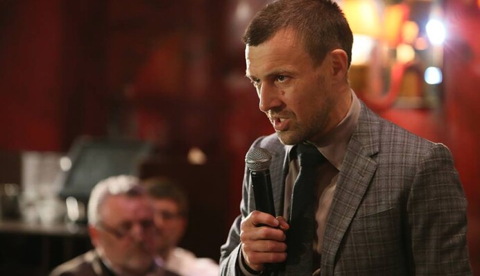 Украинский банкир похвастался эпиляцией ног: опубликовано фото