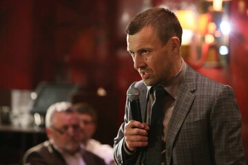 Украинский банкир похвастался эпиляцией ног: опубликовано фото