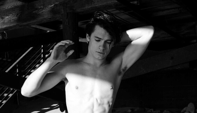 Сын Памелы Андерсон стал лицом Saint Laurent: опубликовано видео