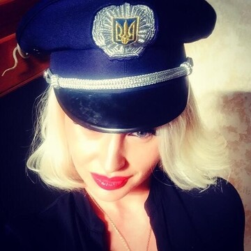 Скандал с блондинкой в Ивано-Франковске: появились яркие фото новой звезды Youtube