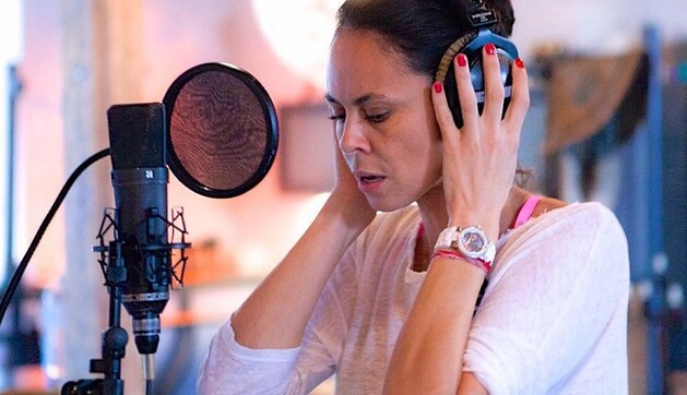 Жена Кличко презентовала клип: опубликовано видео