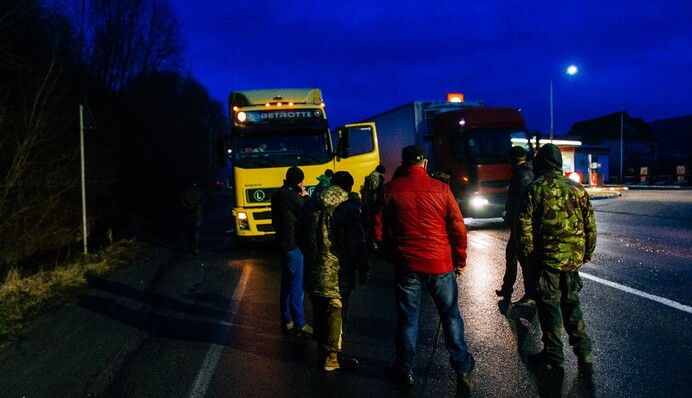 Обама, прекращай: соцсети бурно обсуждают запрет транзита российских фур по Украине