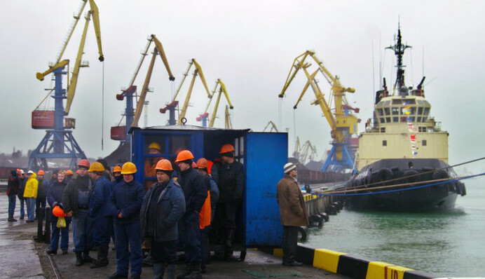 Фирташ включается в борьбу за Одесский припортовый завод