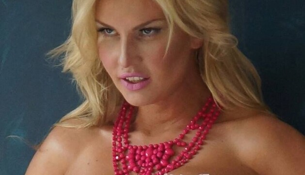 У украинской певицы угнали машину за $70 тыс.