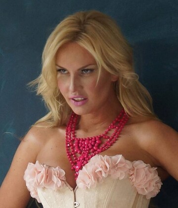 У украинской певицы угнали машину за $70 тыс.