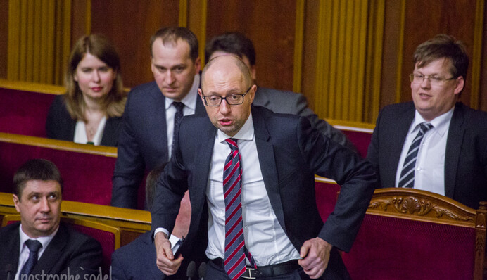 Как Рада провалила отставку Яценюка: самые яркие фото из парламента