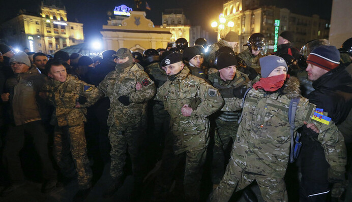 Переворот достоинства: соцсети обсуждают беспорядки в Киеве и новый 