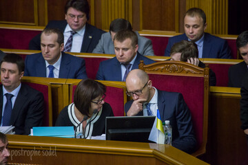 Кабмин Яценюка придумал, как сэкономить на переселенцах