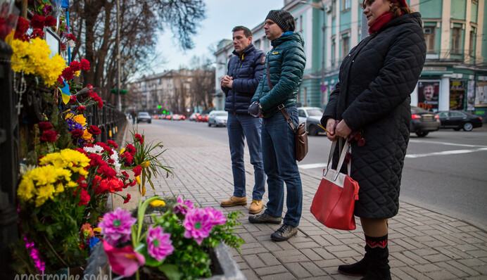 В Киеве почтили память Небесной сотни, опубликованы фото участников уличных боев