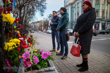 В Киеве почтили память Небесной сотни, опубликованы фото участников уличных боев