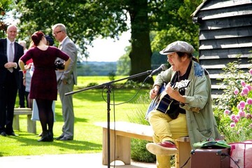 Британец порадовал украинцев акустической версией песни Джамалы: опубликовано видео