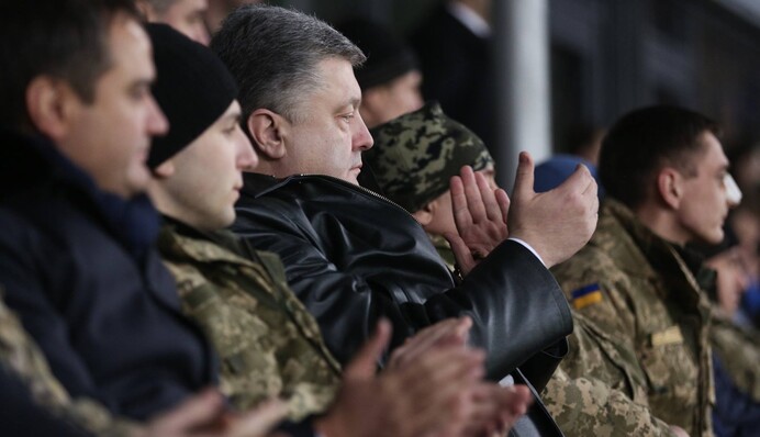 Фотограф показал бомонд на матче 