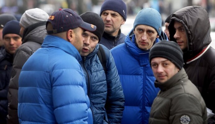 Подожгли шины и не могут уехать: соцсети высмеяли протест киевских таксистов против Uber