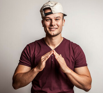 Украина запретила въезд известному белорусскому певцу