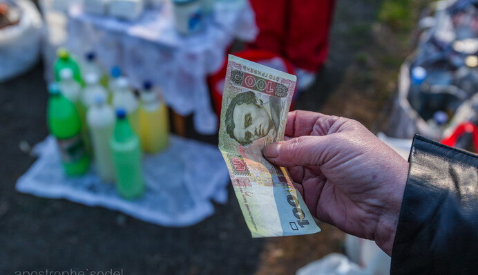 Как правительство Яценюка отобрало деньги у медиков и учителей