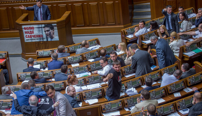 В Украине разрешили диктатуру партийных вождей