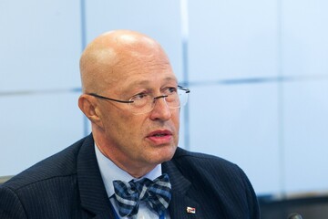 Это будет враждебный мир, но без стрельбы, - российский историк о Донбассе