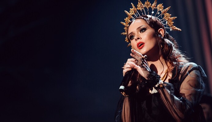 Мы не можем приезжать туда, где из каждой новостной ленты льется ложь,— The Hardkiss об РФ