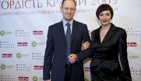 Жена Яценюка рассказала, зачем ждет его до поздней ночи: опубликовано видео