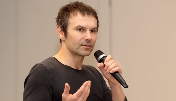 Фото юных Вакарчука и Русланы взорвало соцсети