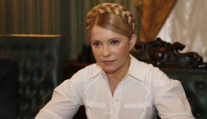 В сетях высмеяли фото Тимошенко в виде парковщицы