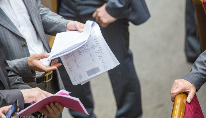 Яценюк отказался идти в отставку, но у Порошенко есть еще варианты