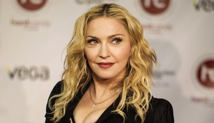 Мадонна эпатировала публику клоунской выходкой: опубликовано видео