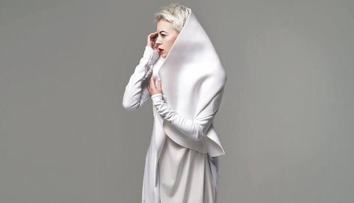 Известная украинская певица нелестно высказалась о куме Порошенко