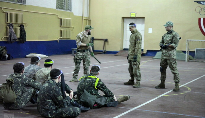 Война на Донбассе: перед отправкой в АТО, офицеры терпят оскорбления и побои