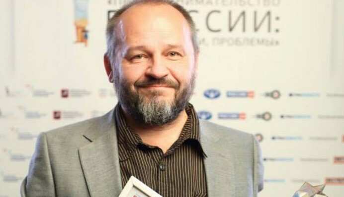 Известный карикатурист похвастался букетом для жены: опубликовано фото