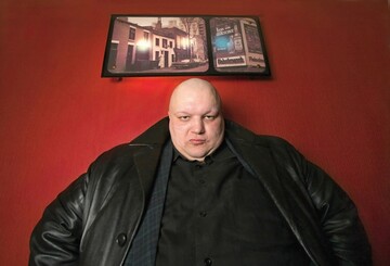 Российский артист публично казнил резиновую женщину: опубликовано видео