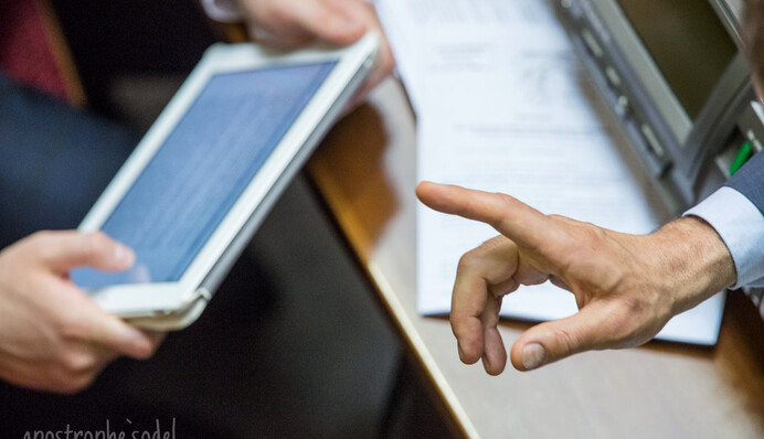 Украина не ищет легких путей: соцсети обсуждают закон об электронных декларациях