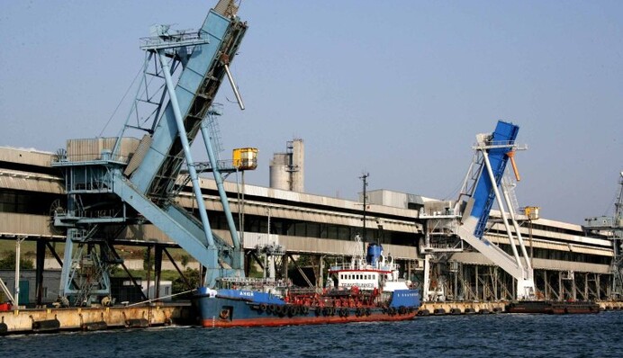 Должен ли Одесский припортовой завод спонсировать олигархов?