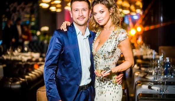 Внук знаменитого актера прокомментировал пикантное фото своей жены