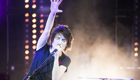 К скандалу с Земфирой и флагом Украины подключают Порошенко