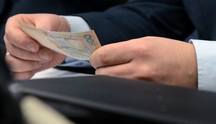 Где в Украине самые большие зарплаты: инфографика и тенденции