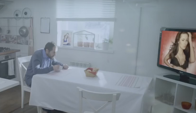 У Путина придумали эротическую рекламу для его авто: опубликовано видео