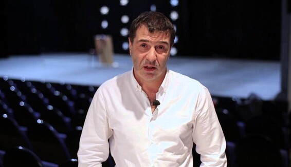 У некогда прославившегося актера в России стали засыпать зрители на спектаклях